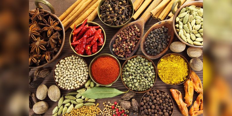 Kitchen Spices Remedies: किचन के ये 7 मसाले सेहत से जुड़ी कई दिक्कतों को करते हैं दूर